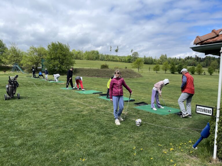 Přečtete si více ze článku ⛳ Děti z Dětského domova Hranice si vyzkoušely golf v GC Radíkov